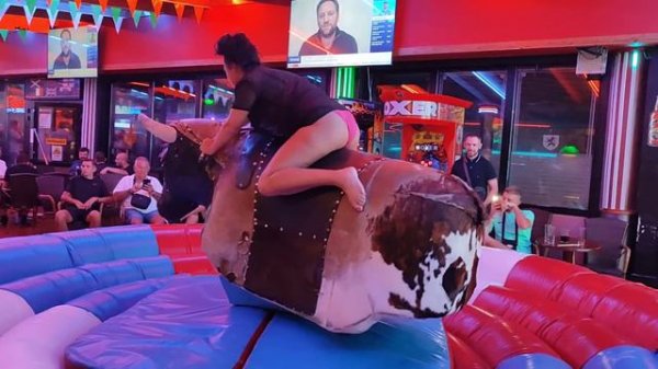 please you must watch this beautiful and exciting bull riding in Benidorm ♉