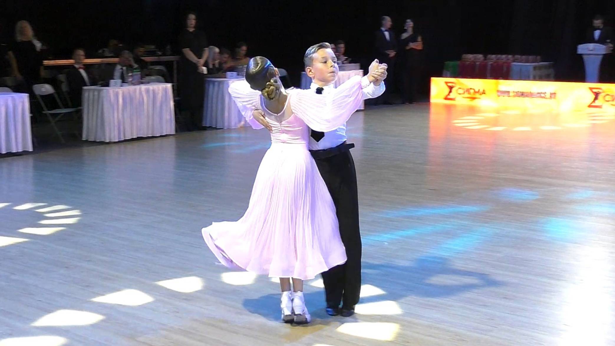 Дети 2 St (D) финал: медленный вальс, танго, медленный фокстрот, квикстеп. "Осенний бал 2024" смотреть онлайн