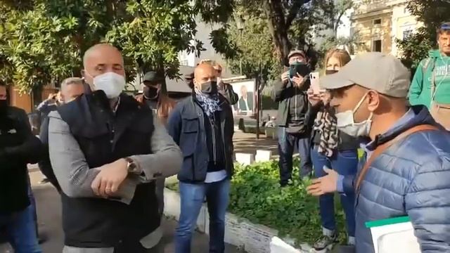 Digos e Vice Questore Al Servizio degli ordini Mafiosi del Mafioso Questore Esposito смотреть онлайн
