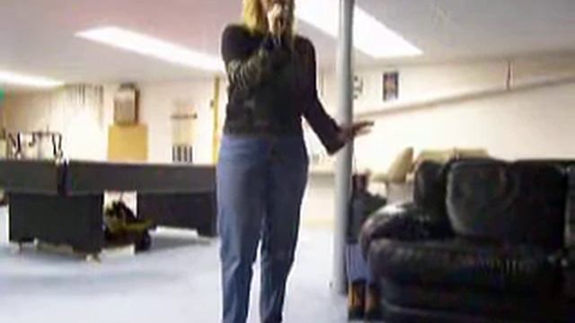 Kelly W singing Torn смотреть онлайн