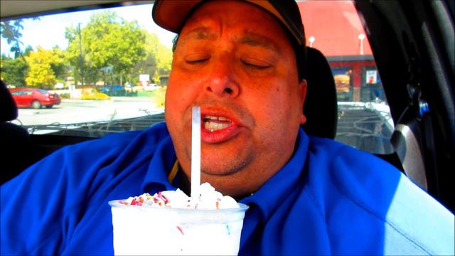 Jack In The Box® Happy Birthday Cake Shake REVIEW! смотреть онлайн