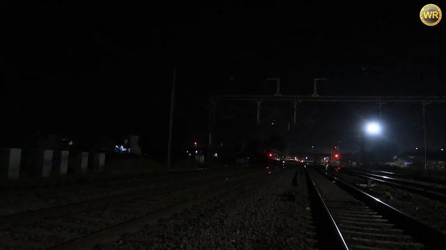 High Speed Night Trains through Fastest Rail Corridor of India | Indian Railways After Dark смотреть онлайн
