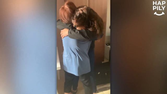 Grandmother Surprised By U.S. Navy Granddaughter After 13 Years Apart смотреть онлайн