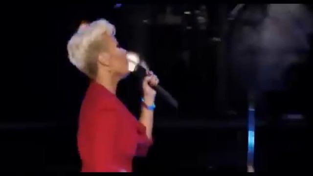 Emeli Sandé - Heaven (Live at the Royal Albert Hall) смотреть онлайн