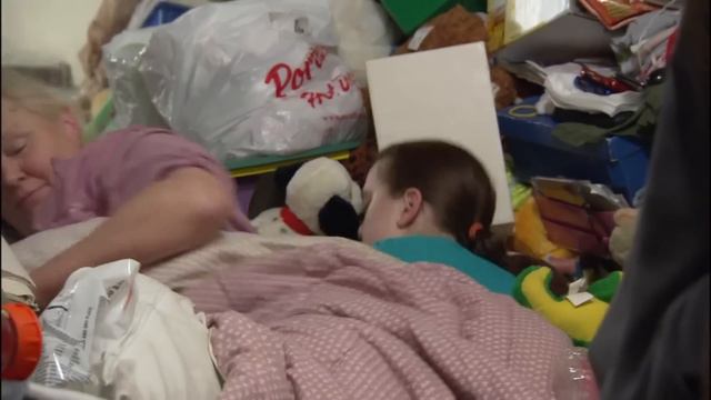 Mother And Daughter Risk Becoming Homeless Because Of Hoarding | Hoarding: Buried Alive смотреть онлайн