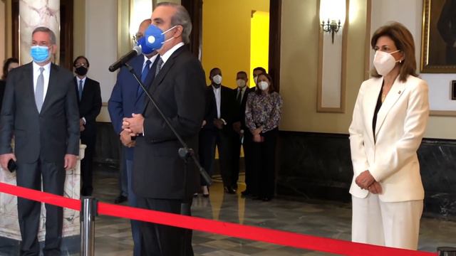 Danilo Medina y Luis Abinader se reúnen e inician labores de transición hacia nuevo Gobierno смотреть онлайн