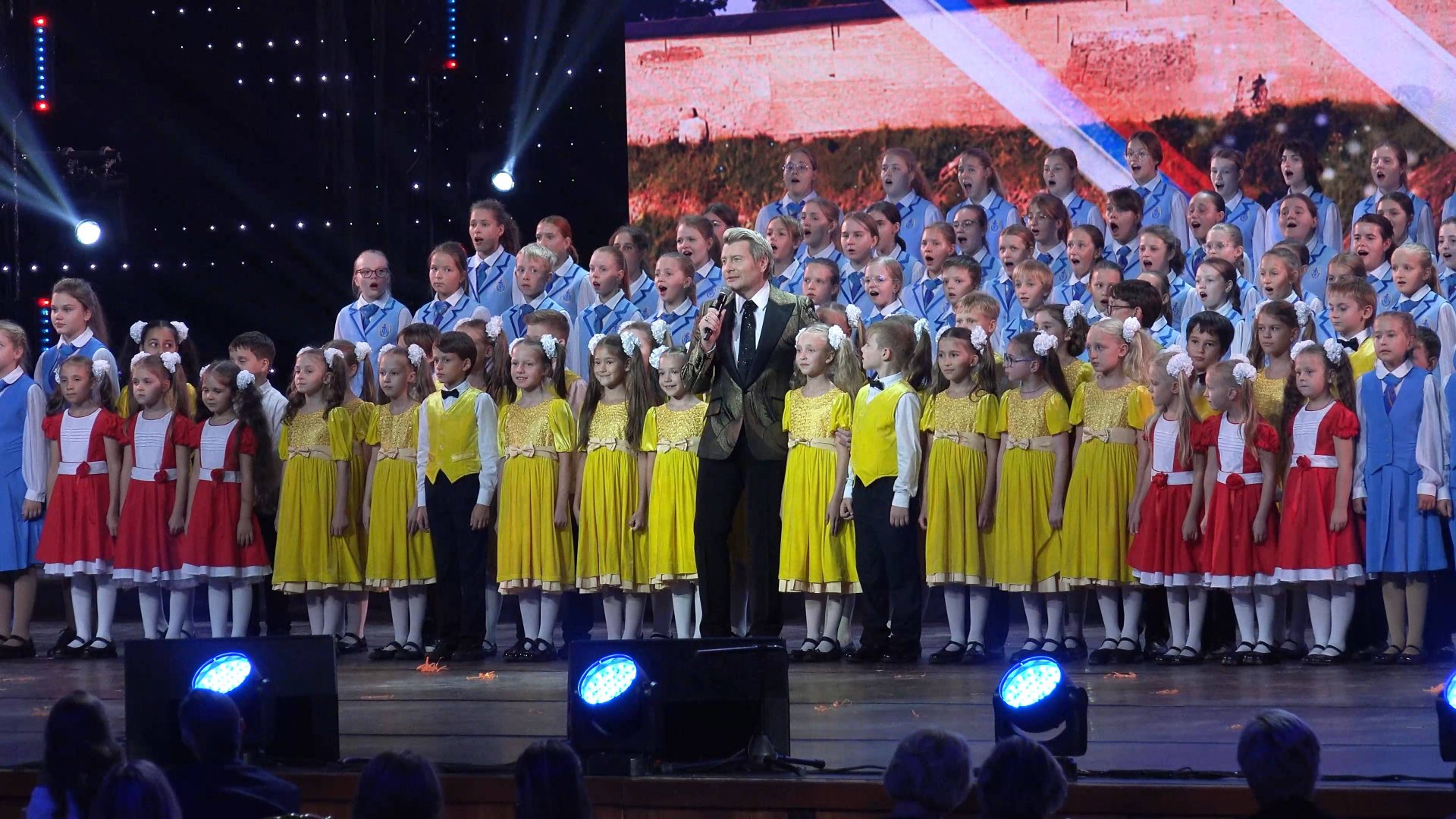 "Россия", Н. Басков и Ансамбль им. Локтева. "Russia", N. Baskov and the Loktev Ensemble. смотреть онлайн