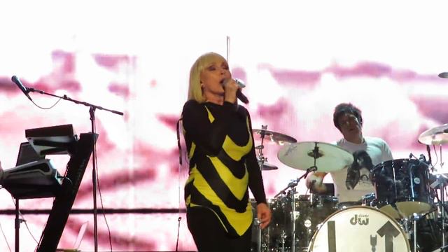 Blondie - Doom or Destiny - Eden Project 23 June 2017 смотреть онлайн