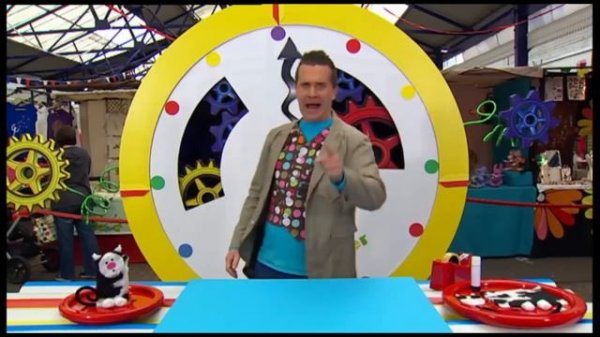 Messy Tape Make! | Episode 14 | FULL EPISODE | Mister Maker: Comes To Town