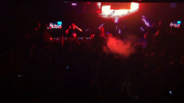 Axwell - Voyeur San Diego 11/27/10 Part 2 - Prodigy - No Good (house remix) смотреть онлайн