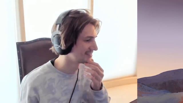 Chat Tells xQc To "Call Destiny He's Crying" смотреть онлайн