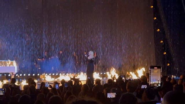 Adele LIVE *Set Fire to the Rain* 2023 GREAT VIEW at Weekends With смотреть онлайн