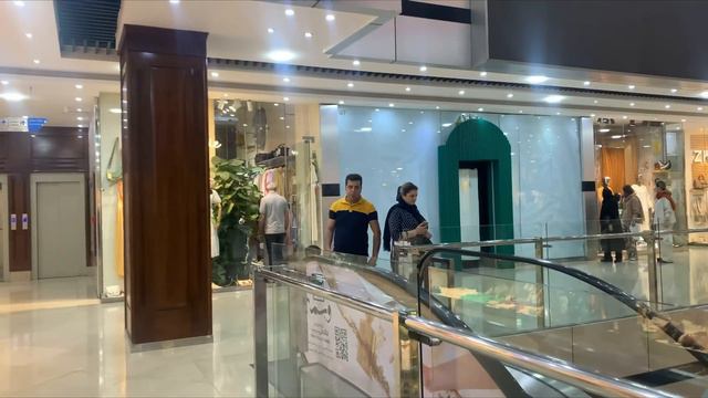 NightLife of Iranian Boys and Girls 🇮🇷 IRAN 2023 Night Walk ایران смотреть онлайн
