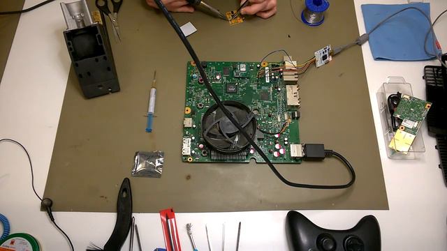 RGH Xbox 360 Trinity Część 3 - Przygotowanie chipa, wgrywanie ECC смотреть онлайн