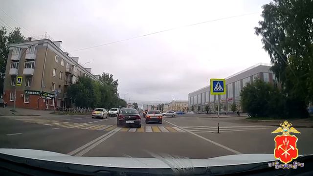 В Кемерове оштрафован водитель, который совершил обгон по пешеходному переходу смотреть онлайн
