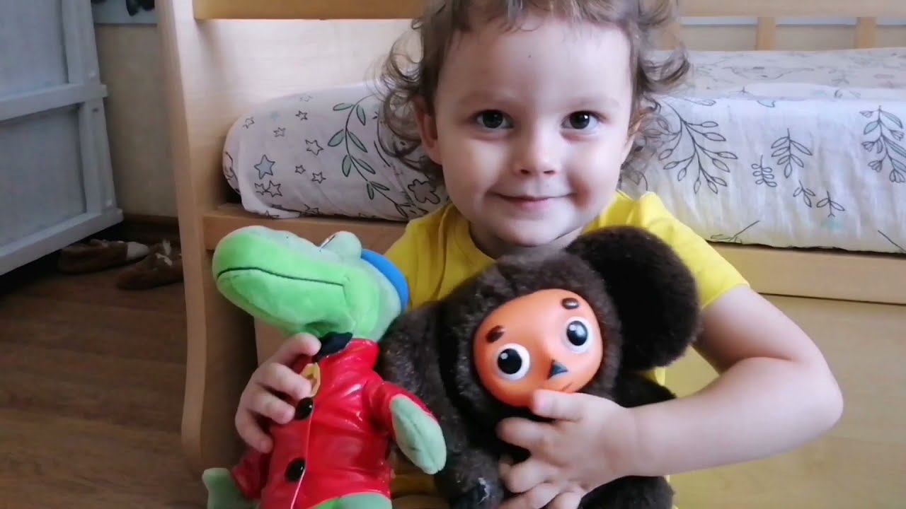 Чебурашка и крокодил Гена говорящие герои из мультика. Игрушки союзмультфильм. смотреть онлайн