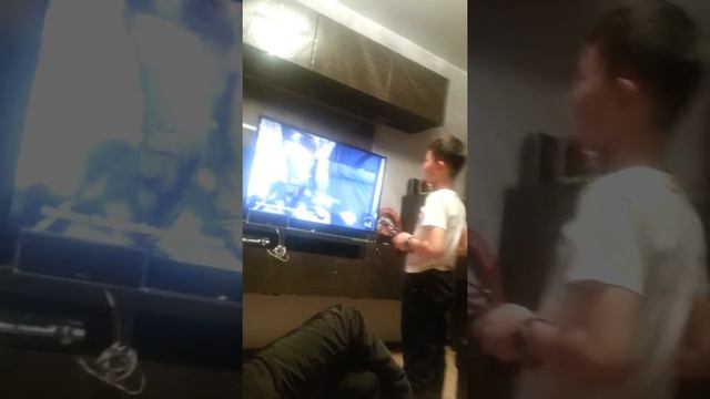 Мальчик играет дед исланд смотреть онлайн