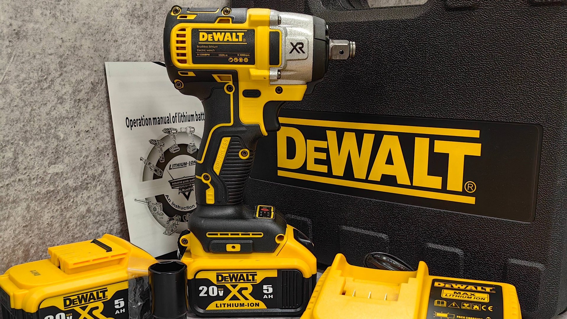 Китайский аккумуляторный гайковерт DeWalt на 350Нм.