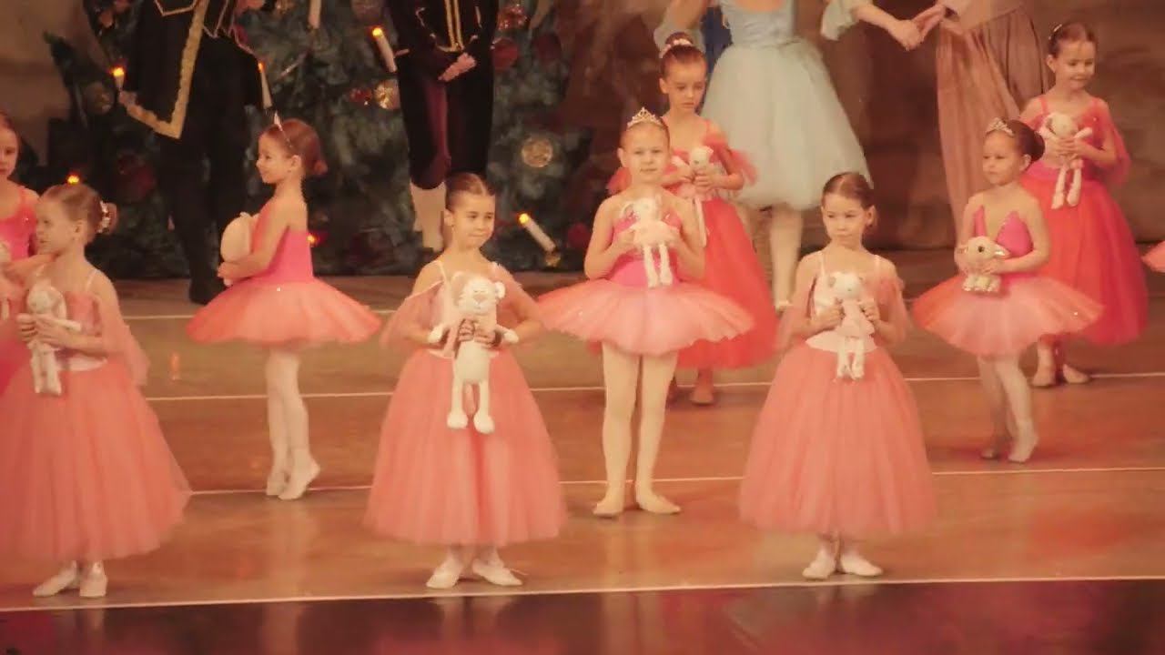 Щелкунчик. The Nutcracker ballet - performed by children's смотреть онлайн