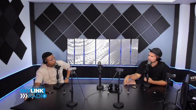 FÉLIX AQUINO ACABA CON EL ÁLBUM MOMENTUN DE REDIMI2 смотреть онлайн