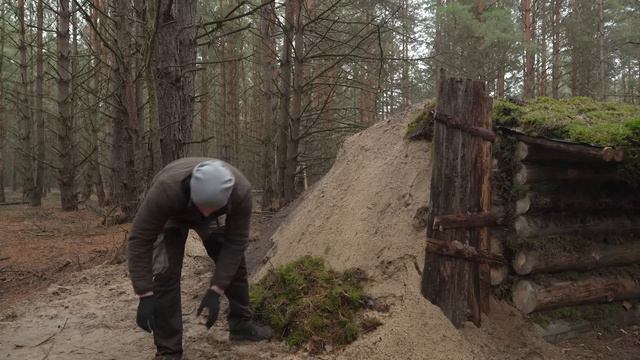 Tiny Dugout building, shelter in the woods start to finish смотреть онлайн