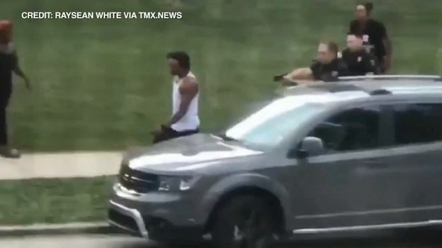 Kenosha protests turn violent for 2nd night after police shoot Black man | ABC7 Chicago смотреть онлайн