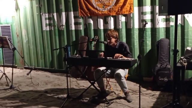 "Goganga"(Gaber) interpretato da Francesco Maria Arevalos al "Darsena Pop Up" di Ravenna, 25/08/21 смотреть онлайн