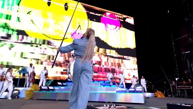 Becky Hill - Disconnect (Reading Festival 2023)