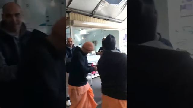Харинама на рынке Сочи с Махараджем 14.11.2021 /Harinama in the Sochi market with Maharaj 11/14/202 смотреть онлайн