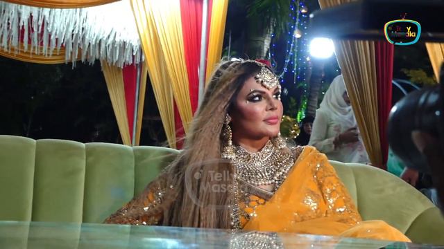 Funny! Rakhi Sawant Got Scared After Seeing Baby Crying Loudly In Front Of Paps смотреть онлайн