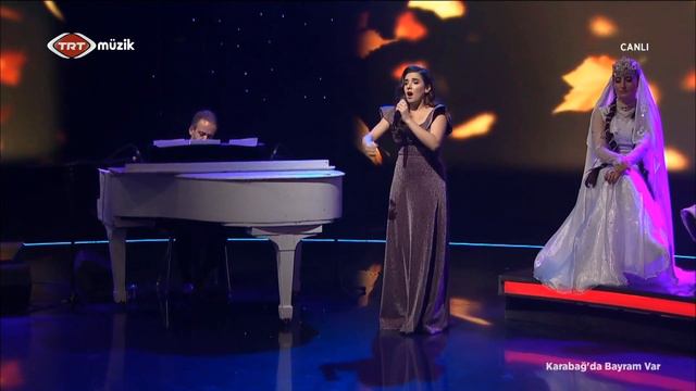 Bir Könül Sındırmışam - Müzik: Ramiz Mirişli, Söz: İslam Seferli, Solist: Senem Akdemir смотреть онлайн