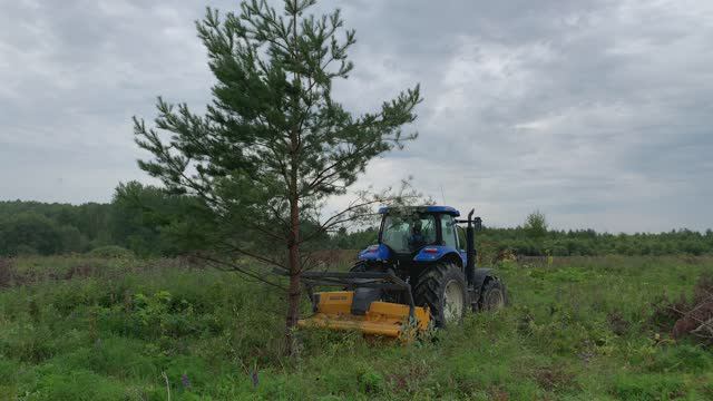 Финские фрезы Mericrusher для возвращения залежных земель в оборот смотреть онлайн