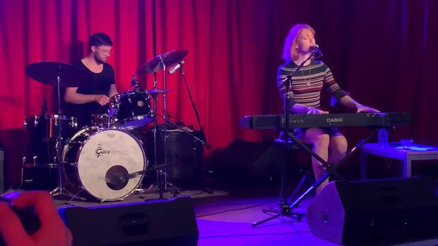 Alicia Witt, "Anyway" смотреть онлайн