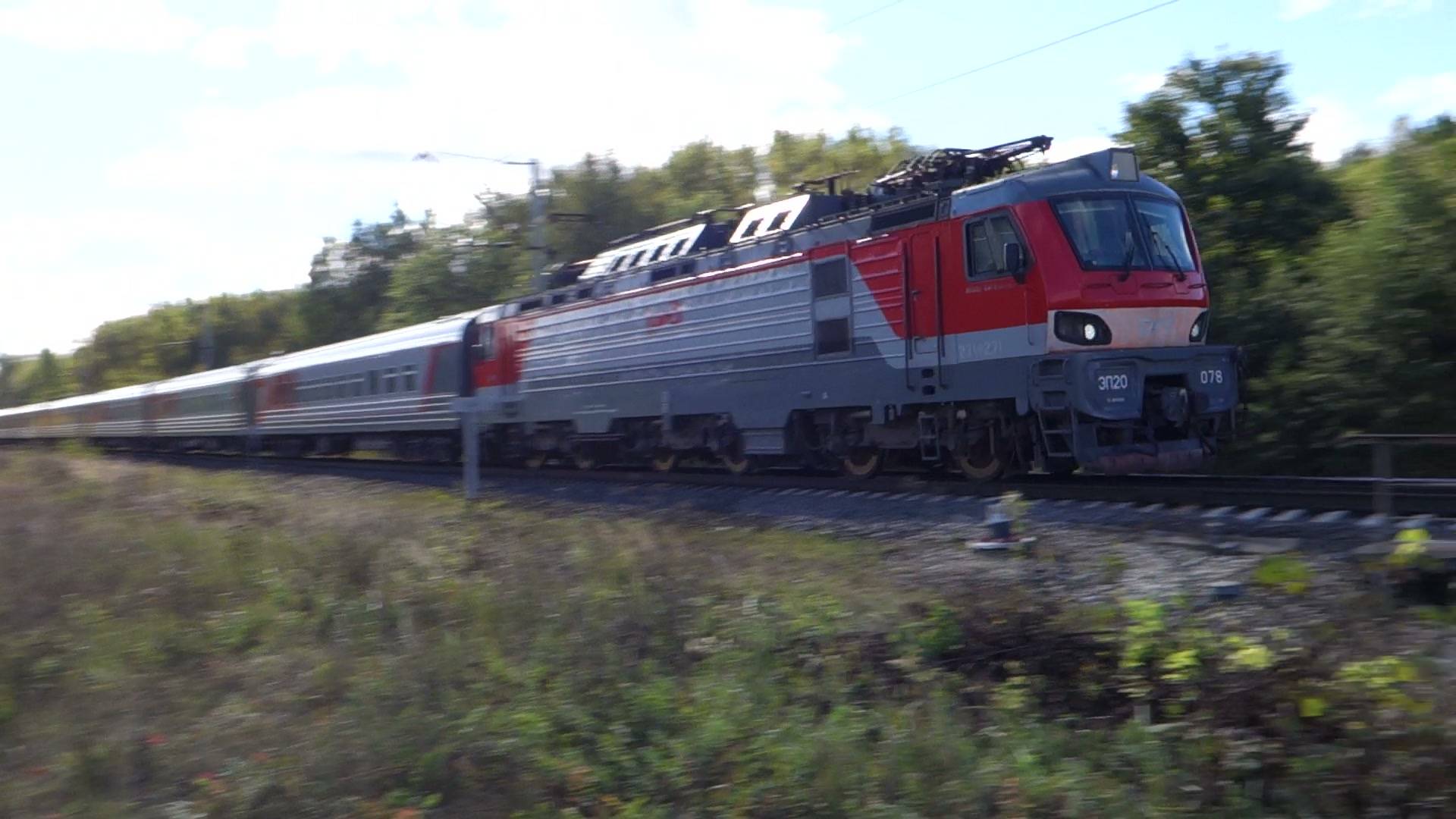 Электровоз ЭП20-078 с пассажирским скорым №063Й Самара - Санкт-Петербург смотреть онлайн