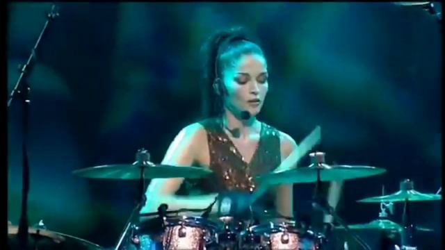 The Corrs Live in London - Dreams - Caroline Corr - Camera Angle смотреть онлайн