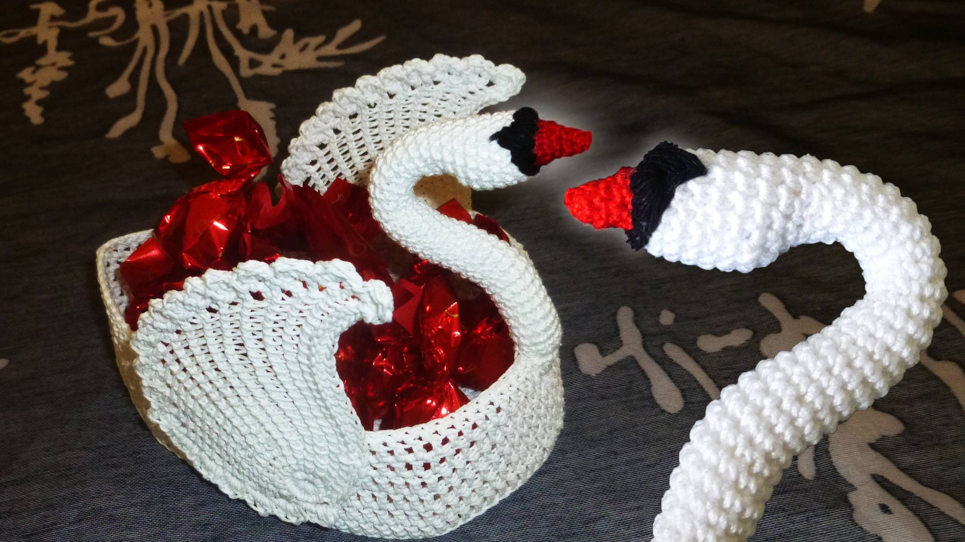 ЛЕБЕДЬ КРЮЧКОМ | Голова амигуруми | ВАЗОЧКА ДЛЯ КОНФЕТ МАСТЕР КЛАСС Часть VI смотреть онлайн