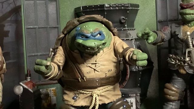 NECA Hunchback Leonardo Review - Turtle Tuesday of Terror! смотреть онлайн