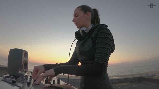 Lilly Palmer rooftop session at the beach смотреть онлайн