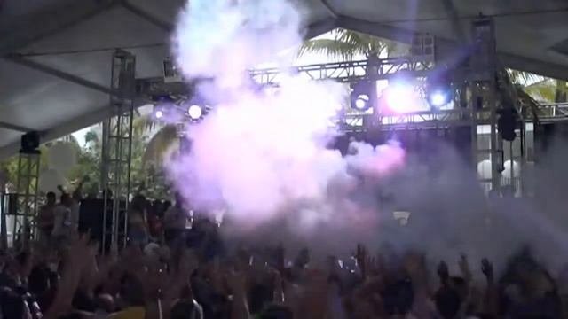 DJ WHO - Slow the world down (Showtek & Swedish House Mafia mash-up) смотреть онлайн