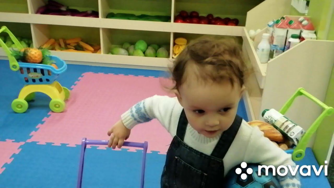 Игровая детская комната городок. Шарики, лабиринты, батуты в торговом центре! смотреть онлайн