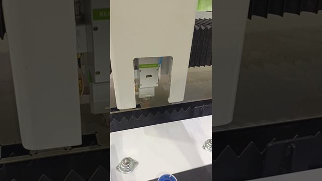 Резка металла на оптоволоконном станке XTC-1530H/3000 Raycus во время ПНР в Чебоксарах смотреть онлайн