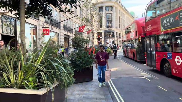 London Summer Walk - July 2022 | A Hot and Bustling London Walk [4K HDR] смотреть онлайн