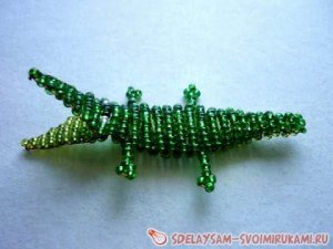 Крокодил из бисера на брелок