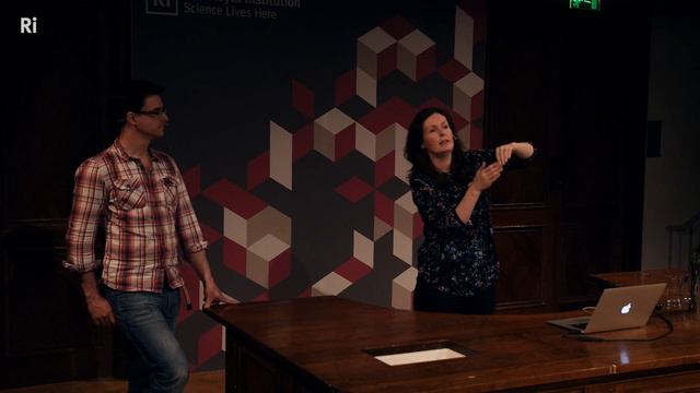 Q&A - A Journey to the Centre of the Sun - with Lucie Green смотреть онлайн