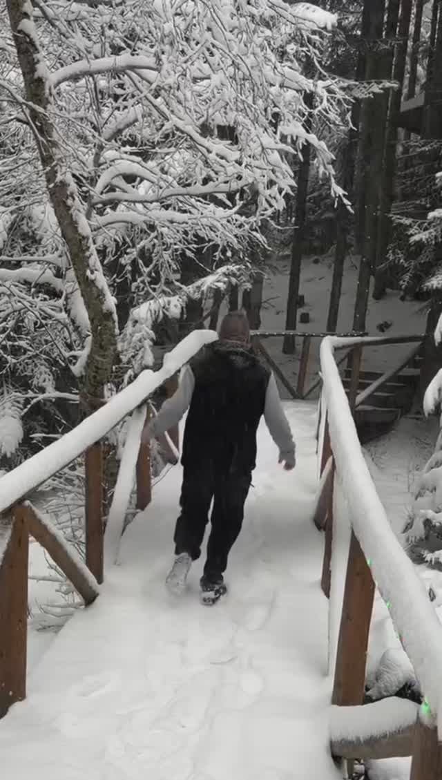 Меня никто не должен будить утром смотреть онлайн