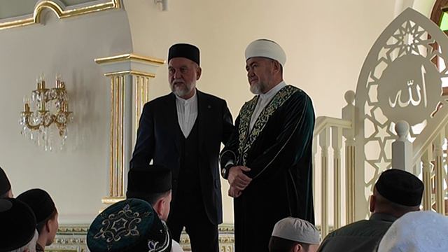 27.09.24г. Аль Марджани Мансур хазрат прощается с мечетью в которой проработал 29 лет . смотреть онлайн