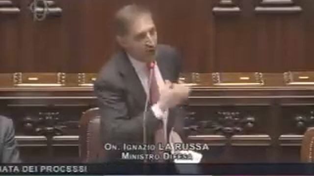 Lo scontro La Russa Fini alla Camera dei deputati смотреть онлайн