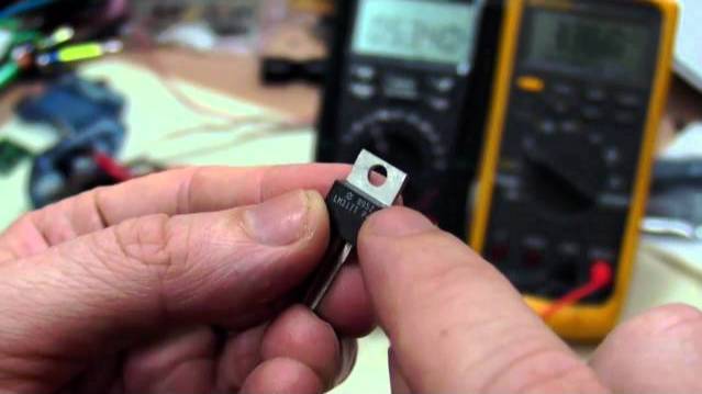 EEVblog #158 - AVR ISP MK2 + LM317 Regulator Tutorial смотреть онлайн