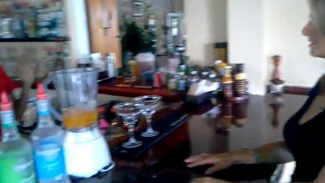 Tropical Bliss Cocktail смотреть онлайн