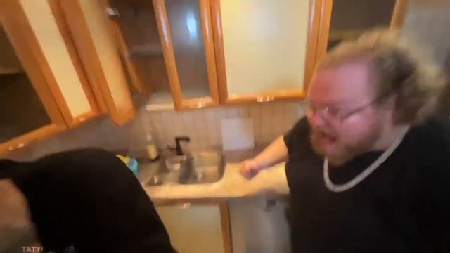 T2X2 жёстко кричит,минус барабанные перепоньки смотреть онлайн